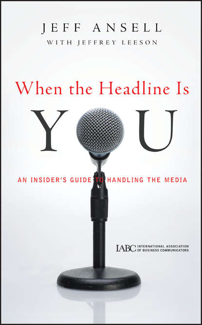 Скачать книгу When the Headline Is You. An Insider's Guide to Handling the Media